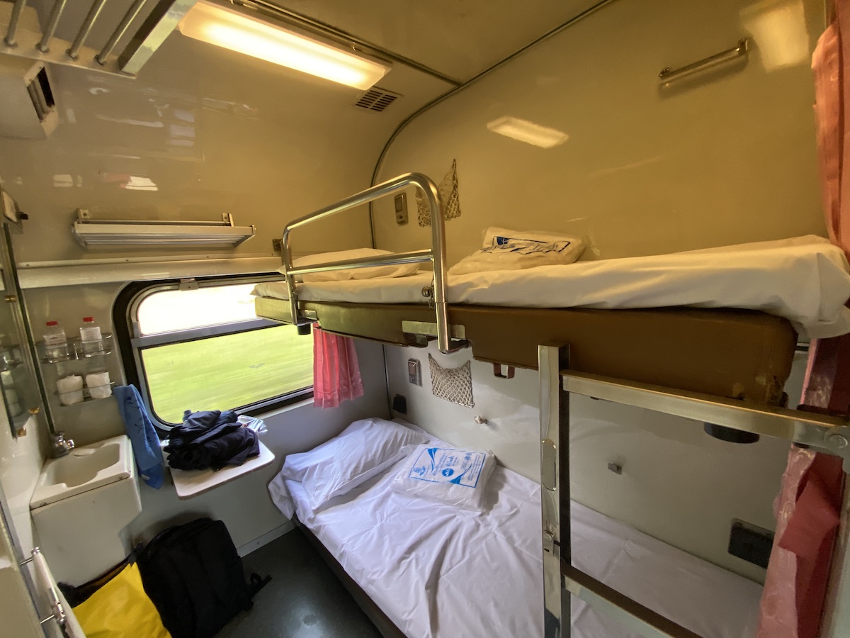 รถปรับอากาศนั่งและนอนชั้นที่ 1 