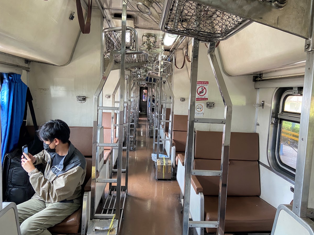 ขบวนรถไฟกรุงเทพอภิวัฒน์ สุไหงโกลก ชั้นสอง 