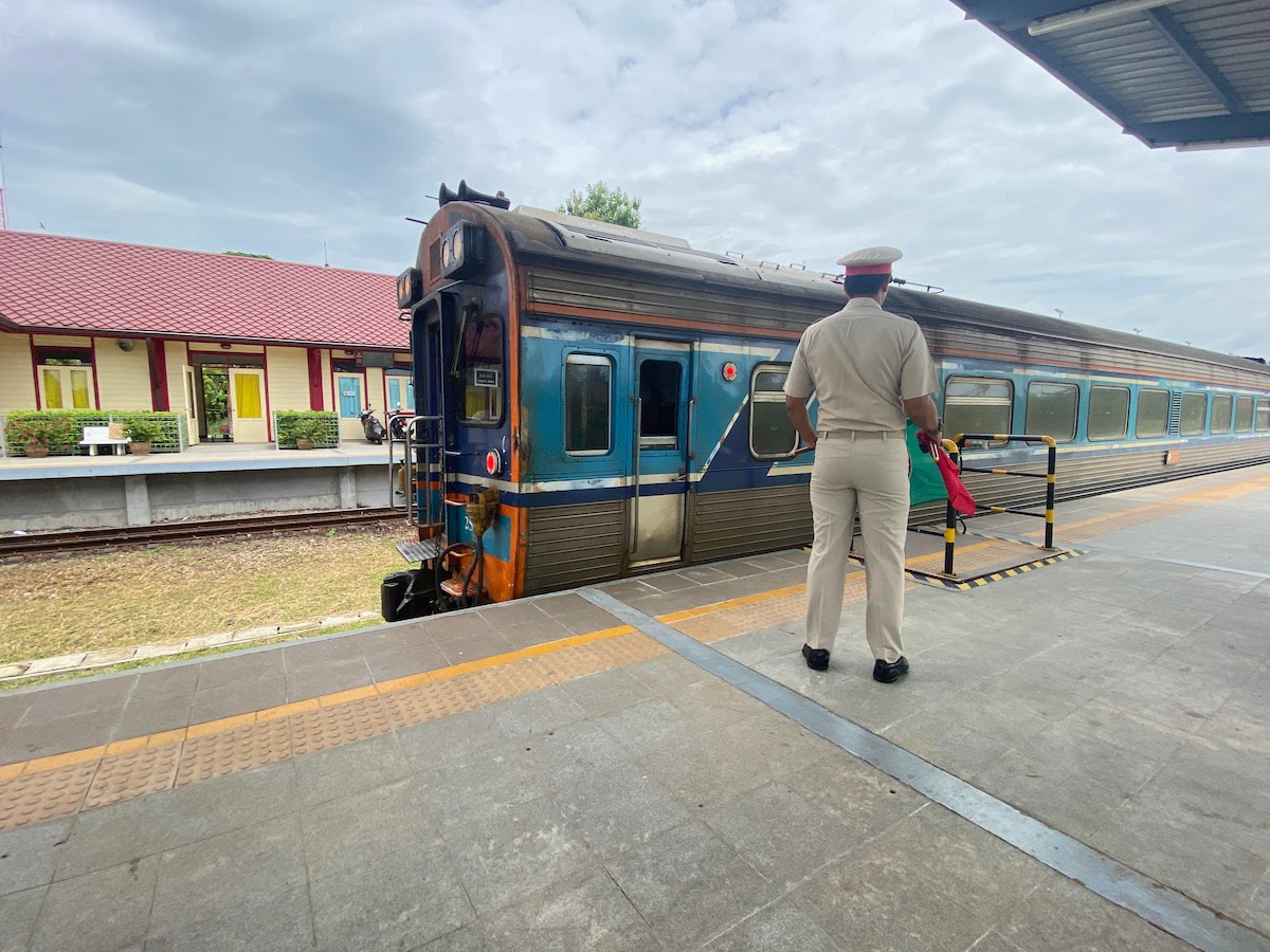 ขบวนรถ 43 ด่วนพิเศษ กรุงเทพอภิวัฒน์ สุราษฎร์ธานี 