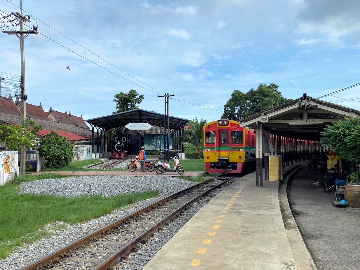สถานีรถไฟวงเวียนใหญ่ ไปสถานีรถไฟแม่กลอง สมุทรสงคราม