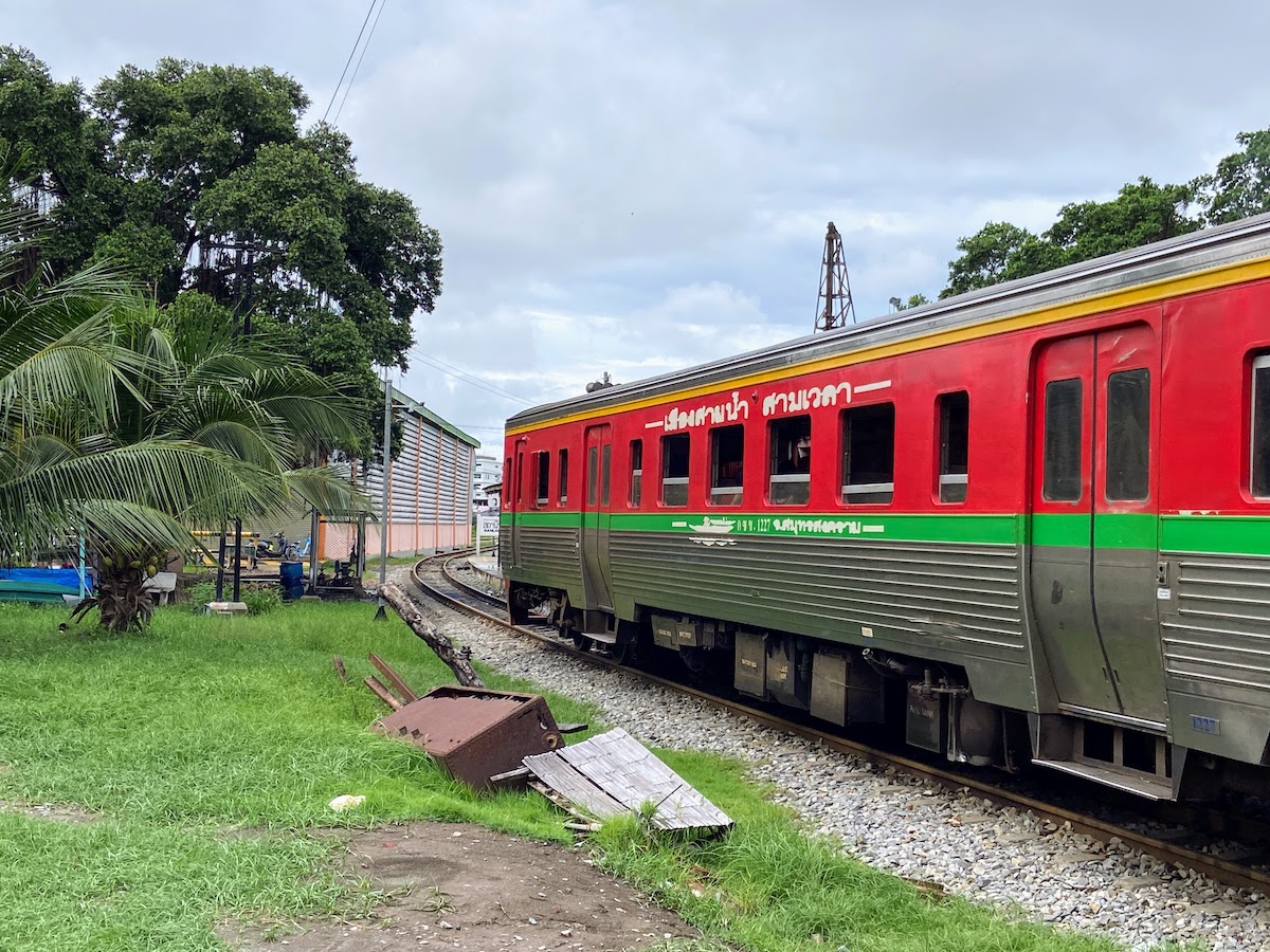 สถานีรถไฟวงเวียนใหญ่ ไปสถานีรถไฟแม่กลอง สมุทรสงคราม