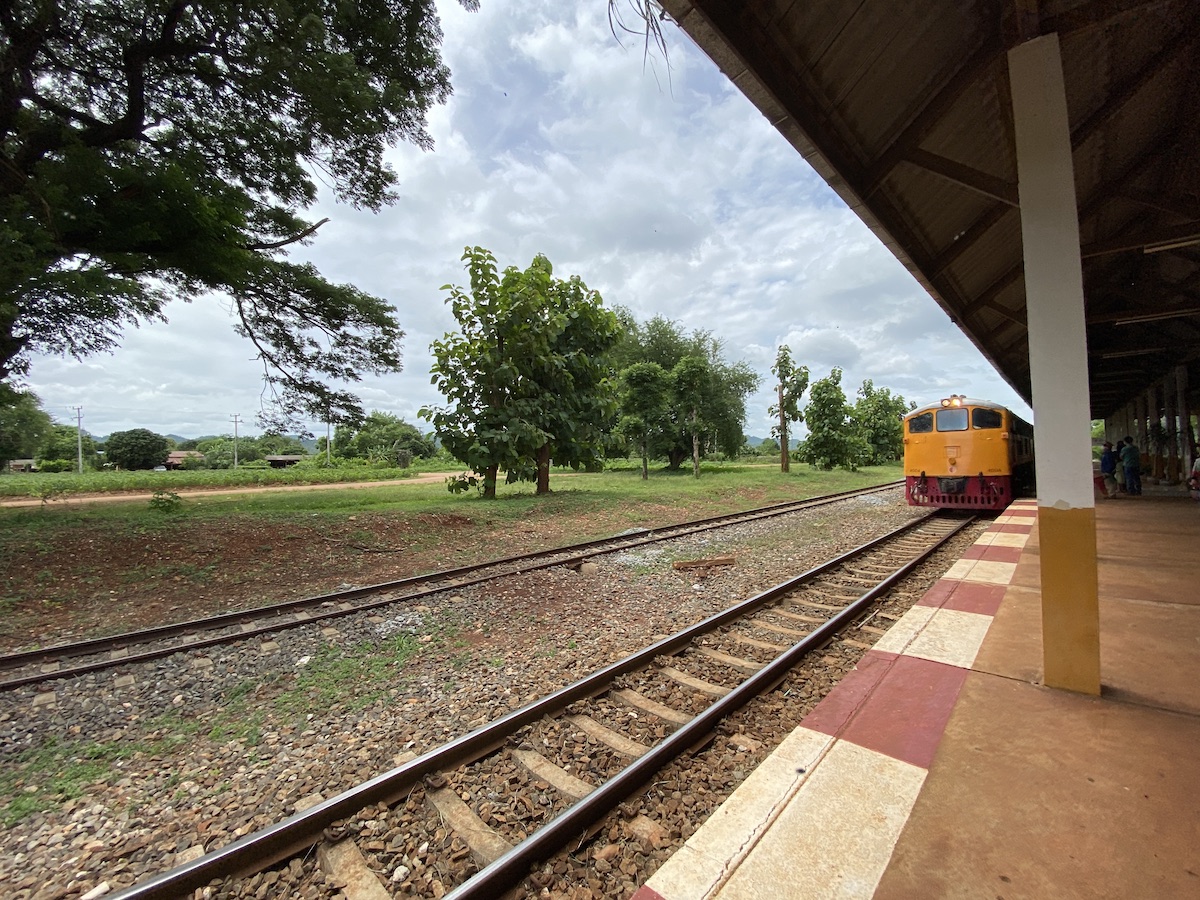 เส้นทางรถไฟธนบุรี ไปสถานีน้ำตก กาญจนบุรี 