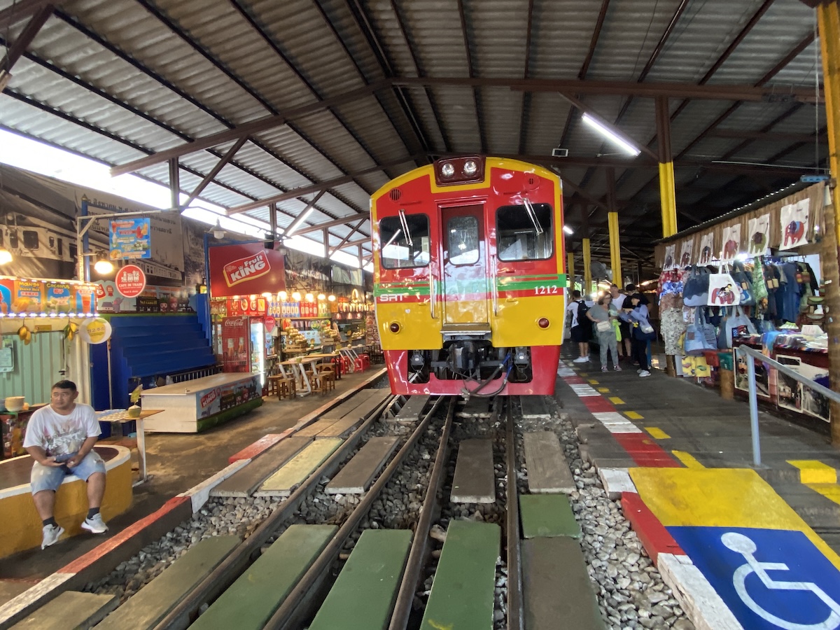 mae klong railway station