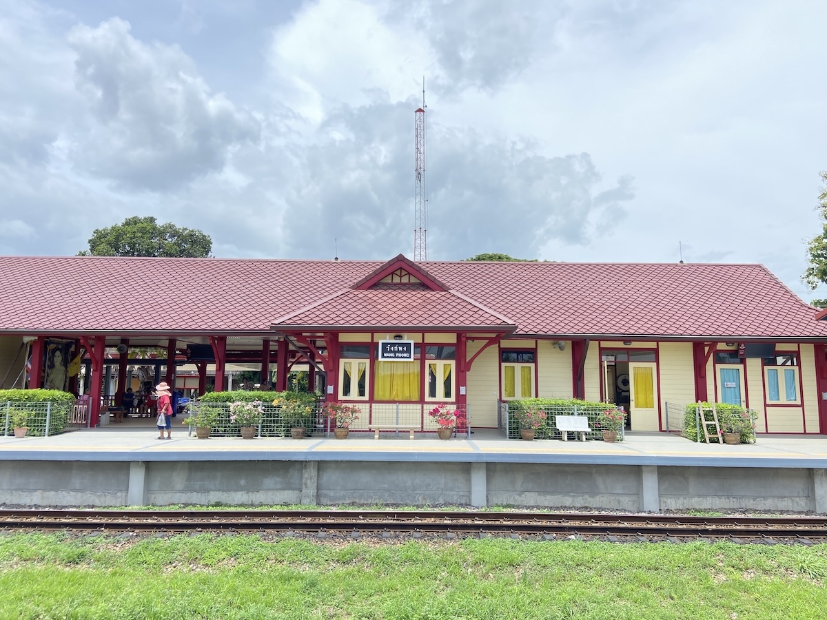 wangphong railway station